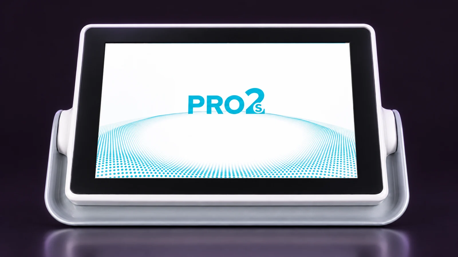 Vista frontal de Actipulse PRO2S: pantalla táctil, carcasa blanca y base del sistema, en una toma de estudio.
